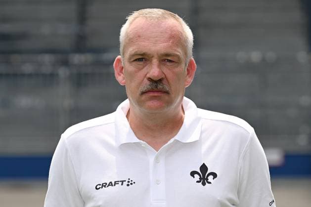 10 07 2023, xjhx, football 1 Bundesliga, SV Darmstadt 98 photo appointment season 2023 24 1 BL porträttermin 2023 2024 emspor, v l supervisor Michael Richter SV Darmstadt 98 1 BL, porträttermin 2023 2024 DFL DFB REGULATIONS PROHIBIT ANY USE OF PHOTOGRAPHS as IMAGE SEQUENCES and or QUASI VIDEO Darmstadt