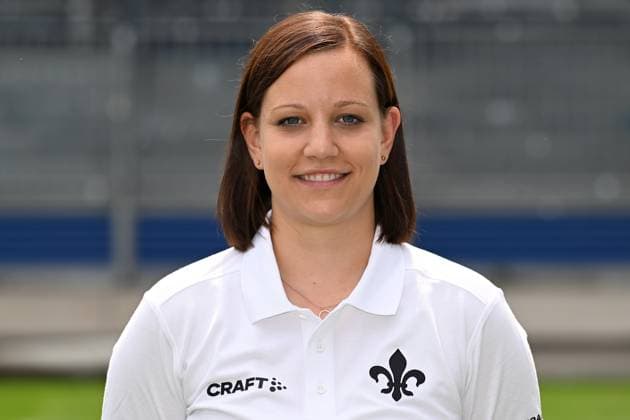 10 07 2023, xjhx, football 1 Bundesliga, SV Darmstadt 98 photo appointment season 2023 24 1 BL porträttermin 2023 2024 emspor, v l physiotherapist Katrin Herbig SV Darmstadt 98 1 BL, porträttermin 2023 2024 DFL DFB REGULATIONS PROHIBIT ANY USE OF PHOTOGRAPHS as IMAGE SEQUENCES and or QUASI VIDEO Darmstadt