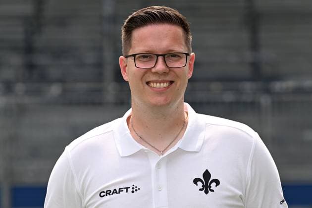 10 07 2023, xjhx, football 1 Bundesliga, SV Darmstadt 98 photo appointment season 2023 24 1 BL porträttermin 2023 2024 emspor, v l physiotherapist David Ackermann SV Darmstadt 98 1 BL, porträttermin 2023 2024 DFL DFB REGULATES PROHIBIT ANY USE OF PHOTOGRAPHS as IMAGE SEQUENCES and or QUASI VIDEO Darmstadt