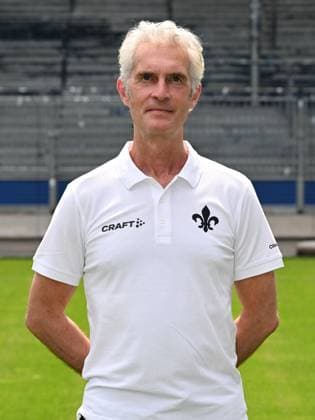 10 07 2023, xjhx, football 1 Bundesliga, SV Darmstadt 98 photo appointment season 2023 24 1 BL porträttermin 2023 2024 emspor, v l team doctor Dr Dr Ingo Schwinnen SV Darmstadt 98 1 BL, porträttermin 2023 2024 DFL DFB REGULATIONS PROHIBIT ANY USE OF PHOTOGRAPHS as IMAGE SEQUENCES and or QUASI VIDEO Darmstadt