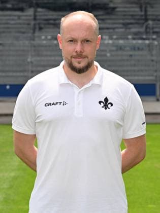 10 07 2023, xjhx, football 1 Bundesliga, SV Darmstadt 98 photo appointment season 2023 24 1 BL porträttermin 2023 2024 emspor, v l game video analyst Maximilian Kohl SV Darmstadt 98 1 BL, porträttermin 2023 2024 DFL DFB REGULATES PROHIBIT ANY USE OF PHOTOGRAPHS AS IMAGE SEQUENCES AND OR QUASI VIDEO Darmstadt