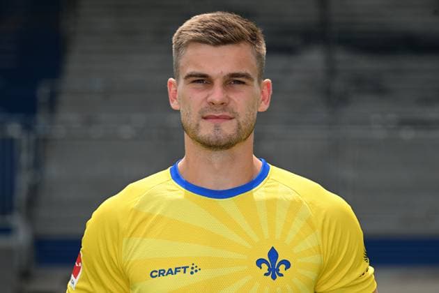 10 07 2023, xjhx, football 1 Bundesliga, SV Darmstadt 98 photo appointment season 2023 24 1 BL porträttermin 2023 2024 emspor, v l Morten Behrens SV Darmstadt 98 1 BL, porträttermin 2023 2024 DFL DFB REGULATES PROHIBIT ANY USE OF PHOTOGRAPHS as IMAGE SEQUENCES and or QUASI VIDEO Darmstadt