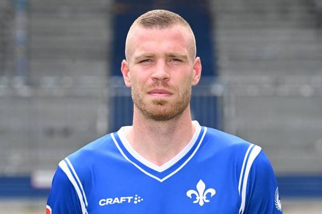10 07 2023, xjhx, football 1 Bundesliga, SV Darmstadt 98 photo appointment season 2023 24 1 BL porträttermin 2023 2024 emspor, v l Thomas Isherwood SV Darmstadt 98 1 BL, porträttermin 2023 2024 DFL DFB REGULATIONS PROHIBIT ANY USE OF PHOTOGRAPHS as IMAGE SEQUENCES and or QUASI VIDEO Darmstadt
