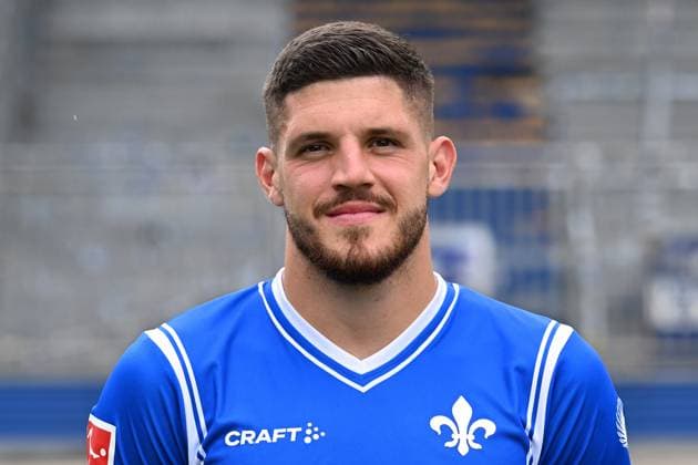 10 07 2023, xjhx, football 1 Bundesliga, SV Darmstadt 98 photo appointment season 2023 24 1 BL porträttermin 2023 2024 emspor, v l Emir Karic SV Darmstadt 98 1 BL, porträttermin 2023 2024 DFL DFB REGULATIONS PROHIBIT ANY USE OF PHOTOGRAPHS as IMAGE SEQUENCES and or QUASI VIDEO Darmstadt