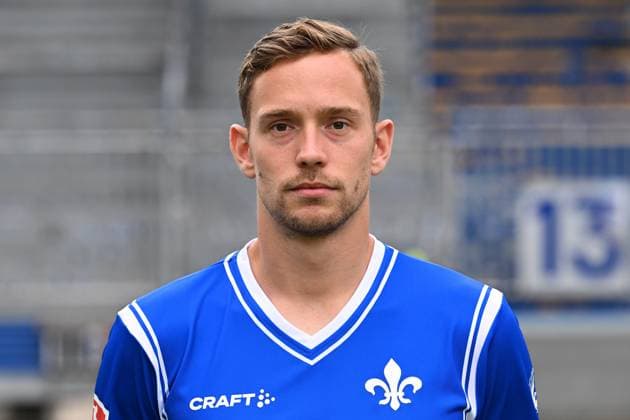 10 07 2023, xjhx, football 1 Bundesliga, SV Darmstadt 98 photo appointment season 2023 24 1 BL porträttermin 2023 2024 emspor, v l Jannik Mueller SV Darmstadt 98 1 BL, porträttermin 2023 2024 DFL DFB REGULATES PROHIBIT ANY USE OF PHOTOGRAPHS as IMAGE SEQUENCES and or QUASI VIDEO Darmstadt