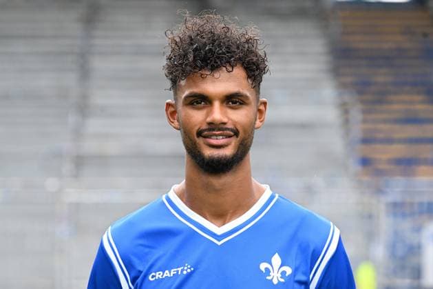 10 07 2023, xjhx, football 1 Bundesliga, SV Darmstadt 98 photo appointment season 2023 24 1 BL porträttermin 2023 2024 emspor, v l Aaron Seydel SV Darmstadt 98 1 BL, porträttermin 2023 2024 DFL DFB REGULATIONS PROHIBIT ANY USE OF PHOTOGRAPHS as IMAGE SEQUENCES and or QUASI VIDEO Darmstadt