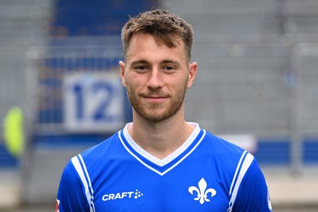 10 07 2023, xjhx, football 1 Bundesliga, SV Darmstadt 98 photo appointment season 2023 24 1 BL porträttermin 2023 2024 emspor, v l Matthias Bader SV Darmstadt 98 1 BL, porträttermin 2023 2024 DFL DFB REGULATIONS PROHIBIT ANY USE OF PHOTOGRAPHS as IMAGE SEQUENCES and or QUASI VIDEO Darmstadt