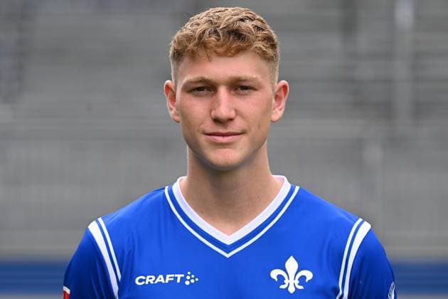 10 07 2023, xjhx, football 1 Bundesliga, SV Darmstadt 98 photo appointment season 2023 24 1 BL porträttermin 2023 2024 emspor, v l Clemens Riedel SV Darmstadt 98 1 BL, porträttermin 2023 2024 DFL DFB REGULATIONS PROHIBIT ANY USE OF PHOTOGRAPHS as IMAGE SEQUENCES and or QUASI VIDEO Darmstadt