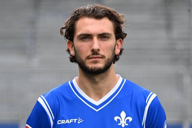 10 07 2023, xjhx, football 1 Bundesliga, SV Darmstadt 98 photo appointment season 2023 24 1 BL porträttermin 2023 2024 emspor, v l Frasier Hornby SV Darmstadt 98 1 BL, porträttermin 2023 2024 DFL DFB REGULATES PROHIBIT ANY USE OF PHOTOGRAPHS as IMAGE SEQUENCES and or QUASI VIDEO Darmstadt