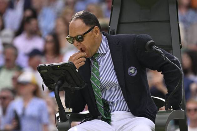 Sport Bilder des Tages Tennis : Wimbledon 2023 - Angleterre - Mohamed Lahyani - Arbitre Internationale - Suede Tennis : Wimbledon 2023 - Angleterre- 10 07 23 ChrysleneCaillaud Panoramic  