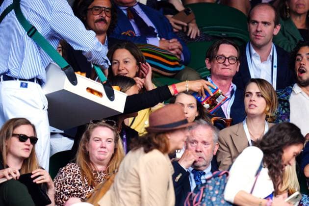 Mandatory Credit: Photo by Javier Garcia Shutterstock (14003748ii) Cara Delevingne and girlfriend Minke are handed sweets in the crowd on Centre Court Wimbledon Tennis Championships, Day 8, The All England Lawn Tennis and Croquet Club, London, UK - 10 Jul 2023 Wimbledon Tennis Championships, Day 8, The All England Lawn Tennis and Croquet Club, London, UK - 10 Jul 2023  Copyright: xJavierxGarcia Shutterstockx 14003748ii