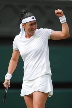 Wimbledon Tag Acht 10. Juli 2023, Wimbledon Wimbledon Tennis Championships Tag Acht Ons Jabeur TUN feiert während ihres Achtelfinalspiels im Dameneinzel gegen Petra Kvitova CZE Foto Charlotte Wilson Offside Wimbledon UK  Copyright: xCharlottexWilsonx xOffsidexOffside