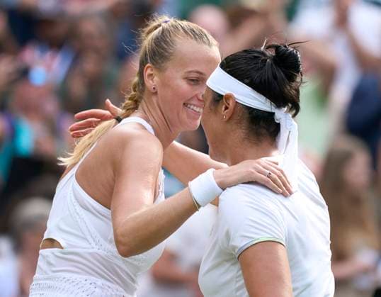 2023 Wimbledon Championships Ons Jabeur (TUN) and Petra Kvitova (CZE) embrace at the net after the ladies fourth round on Day 8 at the 2023 Wimbledon Championships at the All England Club, London, UK, 10 July 2023, Credit:Peter van den Berg Avalon United Kingdom, England, London, All England Lawn Tennis and Croquet Club  Copyright: xPeterxvanxdenxBergx xAvalonx 0788356457