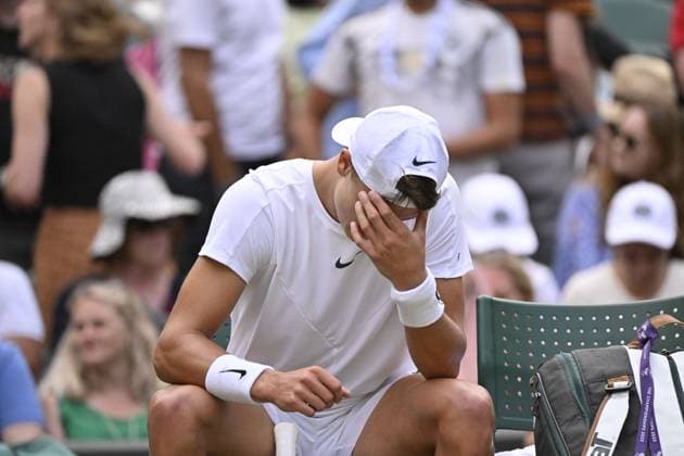 Tennis : Wimbledon 2023 - Angleterre - Holger Rune et son incroyable point - Danemark Tennis : Wimbledon 2023 - Angleterre- 10 07 23 ChrysleneCaillaud Panoramic  