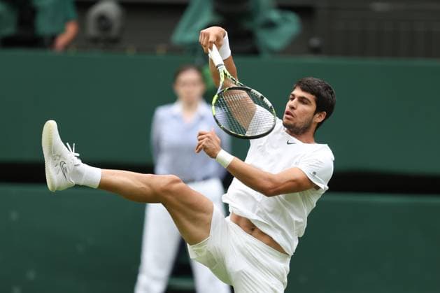 Wimbledon Tag Acht 10. Juli 2023, Wimbledon Wimbledon Tennis Championships Tag Acht Carlos Alcaraz ESP in Aktion während seines Achtelfinalspiels im Herreneinzel gegen Matteo Berrettini ITA Foto Charlotte Wilson Offside Wimbledon UK  Copyright: xCharlottexWilsonx xOffsidexOffside