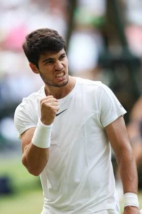 Wimbledon Tag Acht 10. Juli 2023, Wimbledon Wimbledon Tennis Championships Tag Acht Carlos Alcaraz ESP feiert einen Punkt während seines Achtelfinalspiels im Herreneinzel gegen Matteo Berrettini ITA Foto Charlotte Wilson Offside Wimbledon UK  Copyright: xCharlottexWilsonx xOffsidexOffside