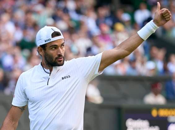 2023 Wimbledon Championships Matteo Berrettini (ITA) reacts when playing Carlos Alcaraz (ESP) in the mens fourth round on Day 8 at the 2023 Wimbledon Championships at the All England Club, London, UK, 10 July 2023, Credit:Peter van den Berg Avalon United Kingdom, England, London, All England Lawn Tennis and Croquet Club  Copyright: xPeterxvanxdenxBergx xAvalonx 0788368237