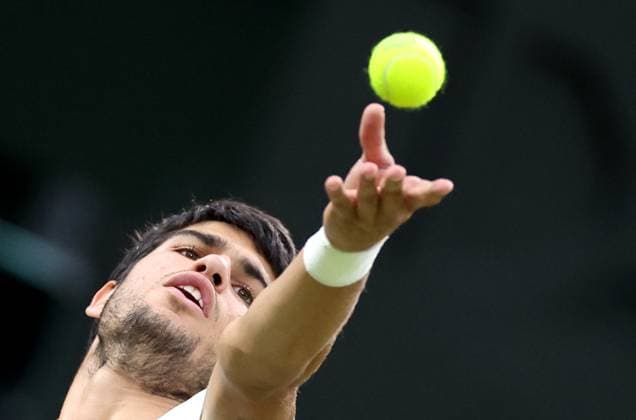 (230711) -- LONDON, July 11, 2023 -- Carlos Alcaraz serves during the men s singles fourth round match between Carlos Alcaraz of Spain and Matteo Berrettini of Italy at Wimbledon tennis Championship in London, Britain, on July 10, 2023. ) (SP)BRITAIN-LONDON-TENNIS-WIMBLEDON-DAY 8 LixYing 