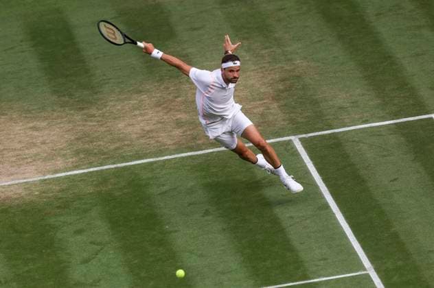 (230711) -- LONDON, July 11, 2023 -- Grigor Dimitrov competes during the men s singles fourth round match between Holger Rune of Denmark and Grigor Dimitrov of Bulgaria at Wimbledon tennis Championship in London, Britain, on July 10, 2023. ) (SP)BRITAIN-LONDON-TENNIS-WIMBLEDON-DAY 8 HanxYan 