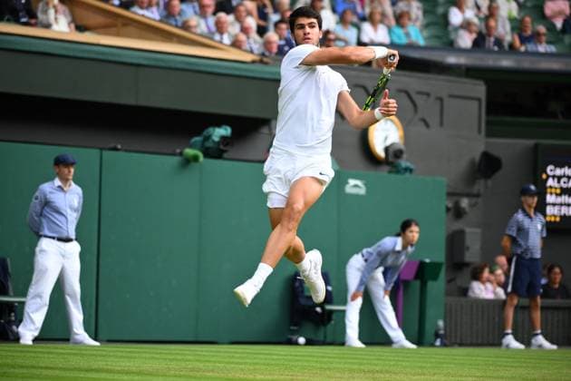 Wimbledon Championships Day 8 Carlos Alcaraz (ESP) plays his fourth round match at the 2023 Wimbledon Championships at the AELTC in London, UK on July 10, 2023. Photo by Corinne Dubreuil ABACAPRESS.COM London United Kingdom  Copyright: xDubreuilxCorinne ABACAx 860224_143 DubreuilxCorinne ABACAx 0263308406st