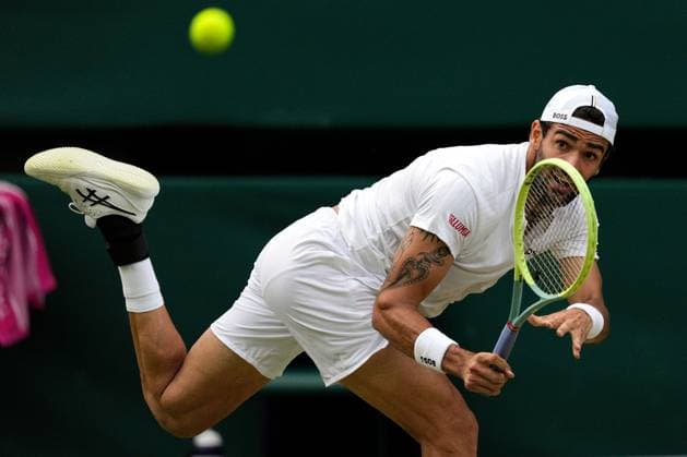 Mandatory Credit: Photo by Dave Shopland Shutterstock (14003750ey) Matteo Berrettini during his fourth round match Wimbledon Tennis Championships, Day 8, The All England Lawn Tennis and Croquet Club, London, UK - 10 Jul 2023 Wimbledon Tennis Championships, Day 8, The All England Lawn Tennis and Croquet Club, London, UK - 10 Jul 2023  Copyright: xDavexShopland Shutterstockx 14003750ey
