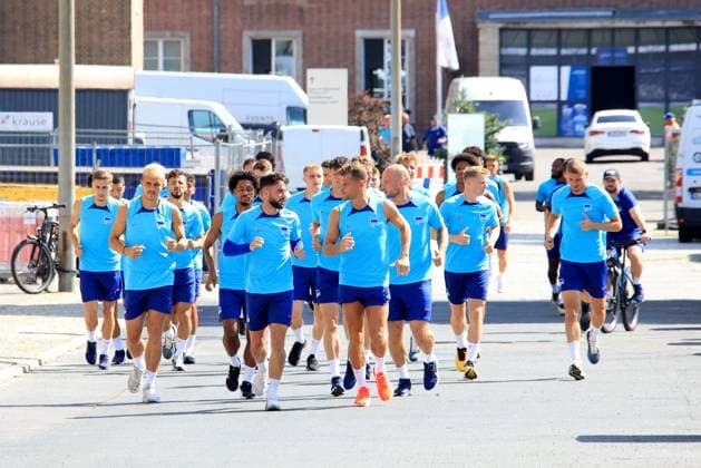 Sport Themen der Woche KW28 DEU, DFL, 1. FBL Hertha BSC, Training, 11.07.2023, Sportforum, Berlin, DEU, DFL, 1. FBL Hertha BSC, Training, im Bild Hertha-Spielerkreis DFL - regulations prohibit any use of Photographs as image sequences and or quasi-video Foto: Juergen Engler nordphoto GmbH *** DEU, DFL, 1 FBL Hertha BSC, Training, 11 07 2023, Sportforum, Berlin, DEU, DFL, 1 FBL Hertha BSC, Training, im Bild Hertha Spielererkreis DFL regulations prohibit any use of Photographs as image sequences and or quasi video Foto Juergen Engler nordphoto GmbH nordphotoxGmbHx xEngler nph00076