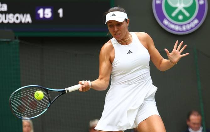 Mandatory Credit: Photo by Simon Dael Shutterstock (14003756e) Jessica Pegula in action against Marketa Vondrousova Wimbledon Tennis Championships, Day 9, The All England Lawn Tennis and Croquet Club, London, UK - 11 Jul 2023 Wimbledon Tennis Championships, Day 9, The All England Lawn Tennis and Croquet Club, London, UK - 11 Jul 2023  Copyright: xSimonxDael Shutterstockx 14003756e