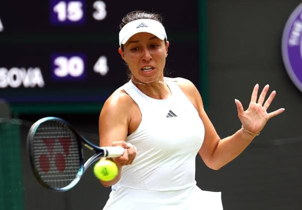 Mandatory Credit: Photo by Simon Dael Shutterstock (14003756o) Jessica Pegula in action against Marketa Vondrousova Wimbledon Tennis Championships, Day 9, The All England Lawn Tennis and Croquet Club, London, UK - 11 Jul 2023 Wimbledon Tennis Championships, Day 9, The All England Lawn Tennis and Croquet Club, London, UK - 11 Jul 2023  Copyright: xSimonxDael Shutterstockx 14003756o