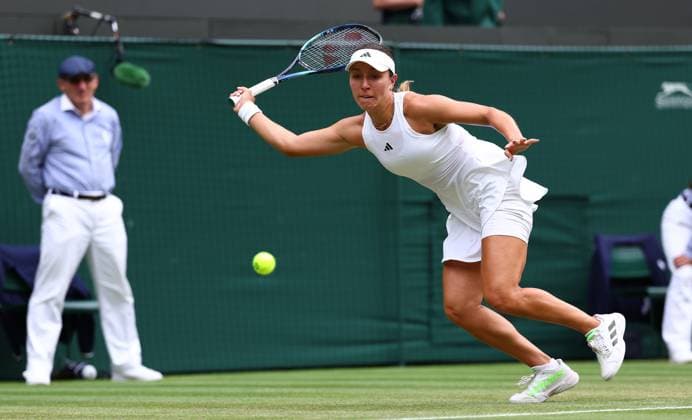 Mandatory Credit: Photo by Simon Dael Shutterstock (14003756aq) Jessica Pegula in action against Marketa Vondrousova Wimbledon Tennis Championships, Day 9, The All England Lawn Tennis and Croquet Club, London, UK - 11 Jul 2023 Wimbledon Tennis Championships, Day 9, The All England Lawn Tennis and Croquet Club, London, UK - 11 Jul 2023  Copyright: xSimonxDael Shutterstockx 14003756aq