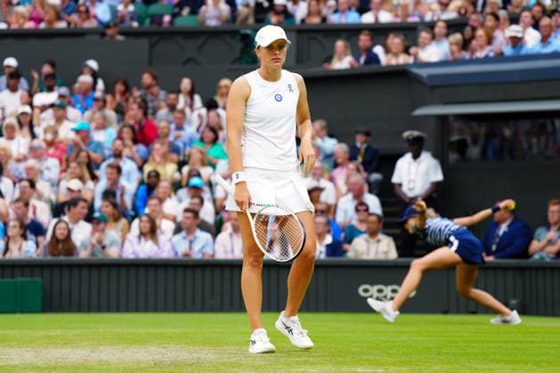 Mandatory Credit: Photo by Javier Garcia Shutterstock (14003753cw) Iga Swiatek dejected after being broken during her quarter final match Wimbledon Tennis Championships, Day 9, The All England Lawn Tennis and Croquet Club, London, UK - 11 Jul 2023 Wimbledon Tennis Championships, Day 9, The All England Lawn Tennis and Croquet Club, London, UK - 11 Jul 2023  Copyright: xJavierxGarcia Shutterstockx 14003753cw