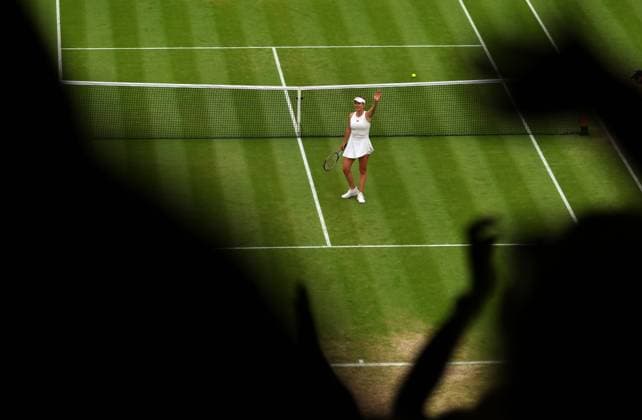 Sport Bilder des Tages Mandatory Credit: Photo by Ella Ling Shutterstock (14003758aj) Elina Svitolina celebrates victory over Iga Swiatek in their quarter final match Wimbledon Tennis Championships, Day 9, The All England Lawn Tennis and Croquet Club, London, UK - 11 Jul 2023 Wimbledon Tennis Championships, Day 9, The All England Lawn Tennis and Croquet Club, London, UK - 11 Jul 2023  Copyright: xEllaxLing Shutterstockx 14003758aj