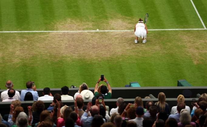 Mandatory Credit: Photo by Ella Ling Shutterstock (14003758am) Elina Svitolina celebrates victory over Iga Swiatek in their quarter final match Wimbledon Tennis Championships, Day 9, The All England Lawn Tennis and Croquet Club, London, UK - 11 Jul 2023 Wimbledon Tennis Championships, Day 9, The All England Lawn Tennis and Croquet Club, London, UK - 11 Jul 2023  Copyright: xEllaxLing Shutterstockx 14003758am