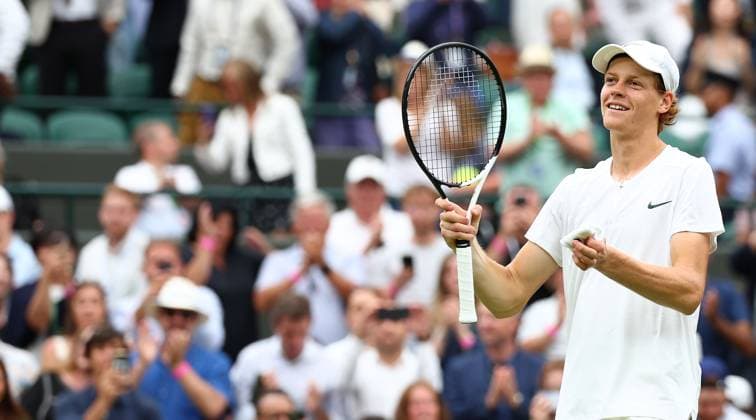 Sport Bilder des Tages Mandatory Credit: Photo by Simon Dael Shutterstock (14003756dy) Jannik Sinner celebrates victory against Roman Safiullin in the quarter final Wimbledon Tennis Championships, Day 9, The All England Lawn Tennis and Croquet Club, London, UK - 11 Jul 2023 Wimbledon Tennis Championships, Day 9, The All England Lawn Tennis and Croquet Club, London, UK - 11 Jul 2023  Copyright: xSimonxDael Shutterstockx 14003756dy