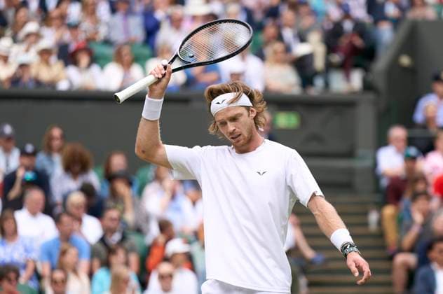 2023 Wimbledon Championships Andrey Rublev (RUS) reacts against Novak Djokovic (SRB) on Number 1 court in the mens singles quarter finals on Day 9 at the 2023 Wimbledon Championships at the All England Club, London, UK, 11 July 2023, Credit:Peter van den Berg Avalon United Kingdom, England, London, All England Lawn Tennis and Croquet Club  Copyright: xPeterxvanxdenxBergx xAvalonx 0788556627