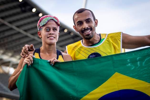Bilder des Jahres 2023, Sport 07 Juli Sport Themen der Woche KW28 Sport Bilder des Tages Paris 2023 World Para Athletics Championships; Frankreich, 11.07.2023 Weltmeisterin Thalia Simplicio (BRA) und ihr Guide Felipe Shimanda waehrend der World Para Athletics Championships am 11.07.2023 im Charlety Stadium in Paris, Frankreich. *** Paris 2023 World Para Athletics Championships France, 11 07 2023 World Champion Thalia Simplicio BRA and her guide Felipe Shimanda during the World Para Athletics Championships at Charlety Stadium in Paris, France on 11 07 2023. Copyright: xBEAUTIFULxSPORTS LeahxKohringx