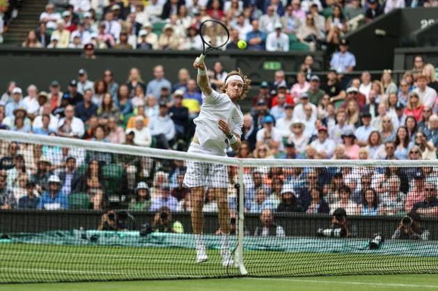 Wimbledon Tag Neun 11. Juli 2023, Wimbledon Wimbledon Tennis Championships Tag Neun Andrey Rublev schlägt den Ball über das Netz Foto Charlotte Wilson Abseits Wimbledon UK  Copyright: xCharlottexWilsonx xOffsidexOffside