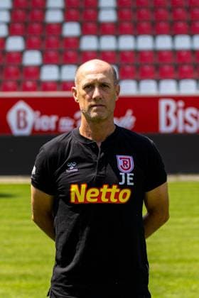11 07 2023, Football, GER, Season, 3 Liga, Porträttermin 2023 2024, SSV Jahn Regensburg Joe Enochs head coach SSV Jahn Regensburg 3 Liga, Porträttermin 2023 2024, DFL REGULATES PROHIBIT ANY USE OF PHOTOGRAPHS AS IMAGE SEQUENCES AND OR QUASI VIDEO