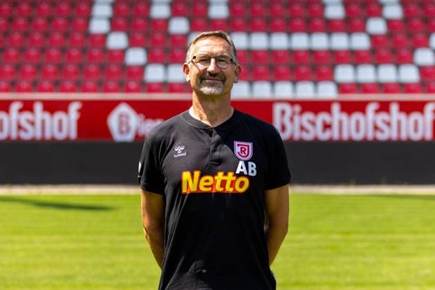 11 07 2023, Football, GER, Season, 3 Liga, Porträttermin 2023 2024, SSV Jahn Regensburg Achim Beierlorzer Managing Director Sports SSV Jahn Regensburg 3 Liga, Porträttermin 2023 2024, DFL REGULATES PROHIBIT ANY USE OF PHOTOGRAPHS AS IMAGE SEQUENCES AND OR QUASI VIDEO