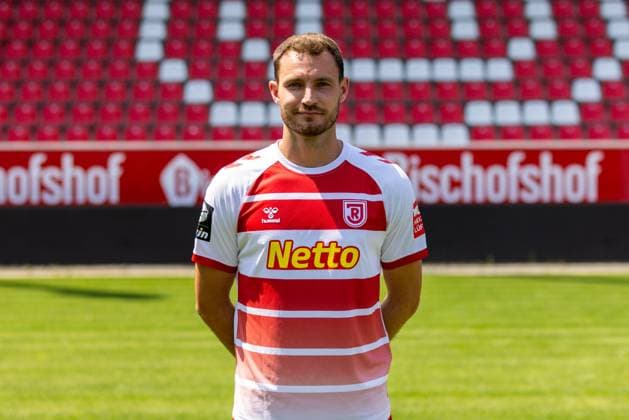 11 07 2023, Football, GER, Season, 3 Liga, Porträttermin 2023 2024, SSV Jahn Regensburg Florian Ballas SSV Jahn Regensburg 3 Liga, Porträttermin 2023 2024, DFL REGULATES PROHIBIT ANY USE OF PHOTOGRAPHS AS IMAGE SEQUENCES AND OR QUASI VIDEO