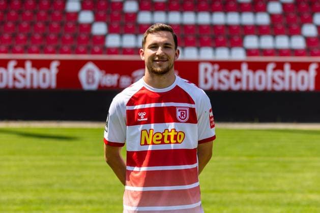 11 07 2023, Football, GER, Season, 3 Liga, Porträttermin 2023 2024, SSV Jahn Regensburg Oscar Schönfelder SSV Jahn Regensburg 3 Liga, Porträttermin 2023 2024, DFL REGULATES PROHIBIT ANY USE OF PHOTOGRAPHS AS IMAGE SEQUENCES AND OR QUASI VIDEO