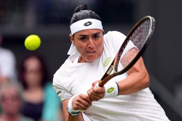 Mandatory Credit: Photo by Dave Shopland Shutterstock (14006841ag) Ons Jabeur during her quarter final match Wimbledon Tennis Championships, Day 10, The All England Lawn Tennis and Croquet Club, London, UK - 12 Jul 2023 Wimbledon Tennis Championships, Day 10, The All England Lawn Tennis and Croquet Club, London, UK - 12 Jul 2023  Copyright: xDavexShopland Shutterstockx 14006841ag