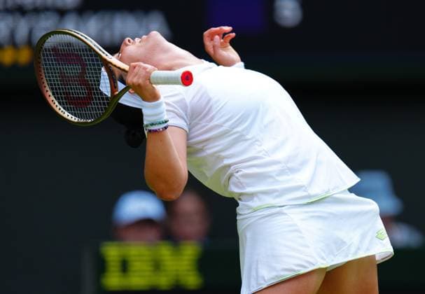 Sport Bilder des Tages Mandatory Credit: Photo by Javier Garcia Shutterstock (14006839bq) Ons Jabeur reacts during her quarter final match Wimbledon Tennis Championships, Day 10, The All England Lawn Tennis and Croquet Club, London, UK - 12 Jul 2023 Wimbledon Tennis Championships, Day 10, The All England Lawn Tennis and Croquet Club, London, UK - 12 Jul 2023  Copyright: xJavierxGarcia Shutterstockx 14006839bq