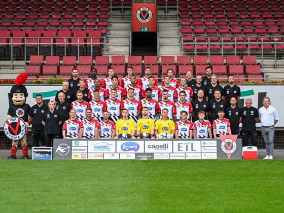 Team photo Viktoria Koeln, Football, 3 Liga, Portraettermin 2023 24, 12 07 2023 4 row from left Ben Srenk, Kaden Amaniampong, Niklas May, Jonah Sticker, Patrick Koronkiewicz, David Philipp, Tim Kruse, Niko Jansen 3 row from left Dr Achim Muenster, Dr Eduard Gorr, Florian Heister, Seokju Hong, Kevon Lankford, Stefano Russo, Donny Bogicevic, Suheyel Najar, Dr Max Wittenberg, Prof Dr Marc Horlitz, Florian Braband 2 row from left Viktor, Hagen Pabst, Thomas Guertler, Lars Dietz, Moritz Fritz, Christoph Greger, Michael Schultz, Andre Becker, David Kubatta Jeremias Lorch, Alexander Bade, Markus Brzenska, Dean Woodburn, Olaf Jansen, Stephan Kuesters 1 row from left Claudia Stier, Bryan Henning, Valdrin Mustafa, Simon Handle, Elias Boerdner, Ben Voll, Kevin Rauhut, Florian Engelhardt, Luca Marseiler, Luca de Meester DFB DFL Regulations prohibit any use of Photographs as image sequences and or quasi video Viktoria Koeln, Fussball, 3 Liga, 26 Portraetermin 2023 24, Team photo, 12 07 2023 Köln Copyright: xEibner-Pressefoto ThomasxHaeslerx EP_EER