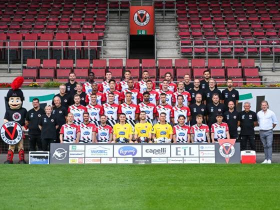 Team photo Viktoria Koeln, Football, 3 Liga, Portraettermin 2023 24, 12 07 2023 4 row from left Ben Srenk, Kaden Amaniampong, Niklas May, Jonah Sticker, Patrick Koronkiewicz, David Philipp, Tim Kruse, Niko Jansen 3 row from left Dr Achim Muenster, Dr Eduard Gorr, Florian Heister, Seokju Hong, Kevon Lankford, Stefano Russo, Donny Bogicevic, Suheyel Najar, Dr Max Wittenberg, Prof Dr Marc Horlitz, Florian Braband 2 row from left Viktor, Hagen Pabst, Thomas Guertler, Lars Dietz, Moritz Fritz, Christoph Greger, Michael Schultz, Andre Becker, David Kubatta Jeremias Lorch, Alexander Bade, Markus Brzenska, Dean Woodburn, Olaf Jansen, Stephan Kuesters 1 row from left Claudia Stier, Bryan Henning, Valdrin Mustafa, Simon Handle, Elias Boerdner, Ben Voll, Kevin Rauhut, Florian Engelhardt, Luca Marseiler, Luca de Meester DFB DFL Regulations prohibit any use of Photographs as image sequences and or quasi video Viktoria Koeln, Fussball, 3 Liga, 26 Portraetermin 2023 24, Team photo, 12 07 2023 Köln Copyright: xEibner-Pressefoto ThomasxHaeslerx EP_EER