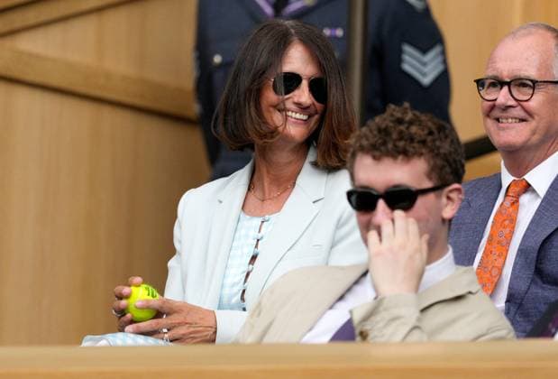 Mandatory Credit: Photo by Dave Shopland Shutterstock (14006841cw) A woman in the Royal Box catches the ball Wimbledon Tennis Championships, Day 10, The All England Lawn Tennis and Croquet Club, London, UK - 12 Jul 2023 Wimbledon Tennis Championships, Day 10, The All England Lawn Tennis and Croquet Club, London, UK - 12 Jul 2023  Copyright: xDavexShopland Shutterstockx 14006841cw