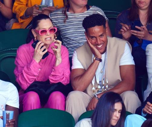 Sport Bilder des Tages Mandatory Credit: Photo by Javier Garcia Shutterstock (14006839gf) Jessie J and Chanan Safir Colman watching the action on Centre Court Wimbledon Tennis Championships, Day 10, The All England Lawn Tennis and Croquet Club, London, UK - 12 Jul 2023 Wimbledon Tennis Championships, Day 10, The All England Lawn Tennis and Croquet Club, London, UK - 12 Jul 2023  Copyright: xJavierxGarcia Shutterstockx 14006839gf