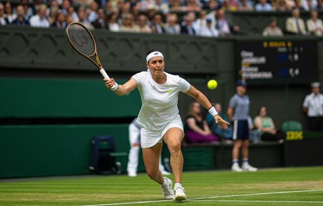 Tennis - Wimbledon Championship 2023 - Day 10 LONDON, ENGLAND - Wednesday, July 12, 2023: Ons Jabeur (TUN) during the Ladies Singles Quarter-Final match on Day Ten of The Championships Wimbledon 2023 at the All England Lawn Tennis and Croquet Club. LONDON All England Lawn Tennis and Croq GREATER LONDON ENGLAND  Copyright: xKirstenxHolstx P2023-07-12-Wimbledon_Day_10-17