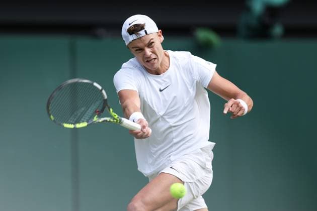 Wimbledon Tag Zehn 12. Juli 2023, Wimbledon Wimbledon Tennis Championships Tag Zehn Holger Rune DEN in Aktion während seines Gentlemen s Singles Viertelfinalspiels gegen Carlos Alcaraz ESP Foto Charlotte Wilson Offside Wimbledon UK  Copyright: xCharlottexWilsonx xOffsidexOffside
