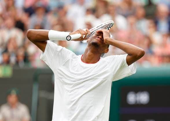 Christopher Eubanks reacts angry, anger, disappointed, disappointment, emotion Copyright: xJuergenxHasenkopfx