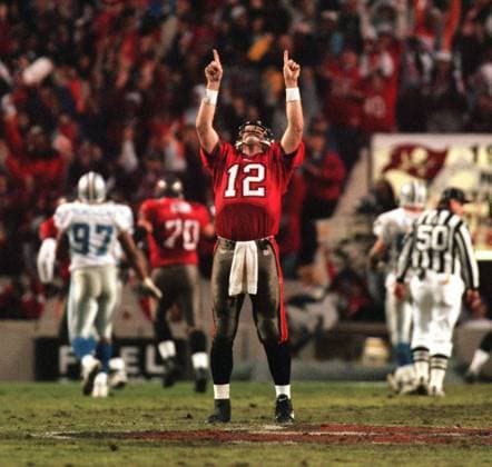 December 28, 1997, Tampa, Florida, USA: Tampa Bay Buccaneers s Trent Dilfer celebrates after a 3rd quarter touchdown against the Detroit Lions , during the NFC Wild Card Game. Tampa USA - ZUMA 19971228_mda_s70_356 Copyright: xBobxFalcettix